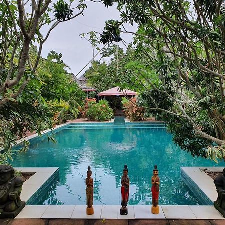 Taman Indah Resort Tamanredjo エクステリア 写真