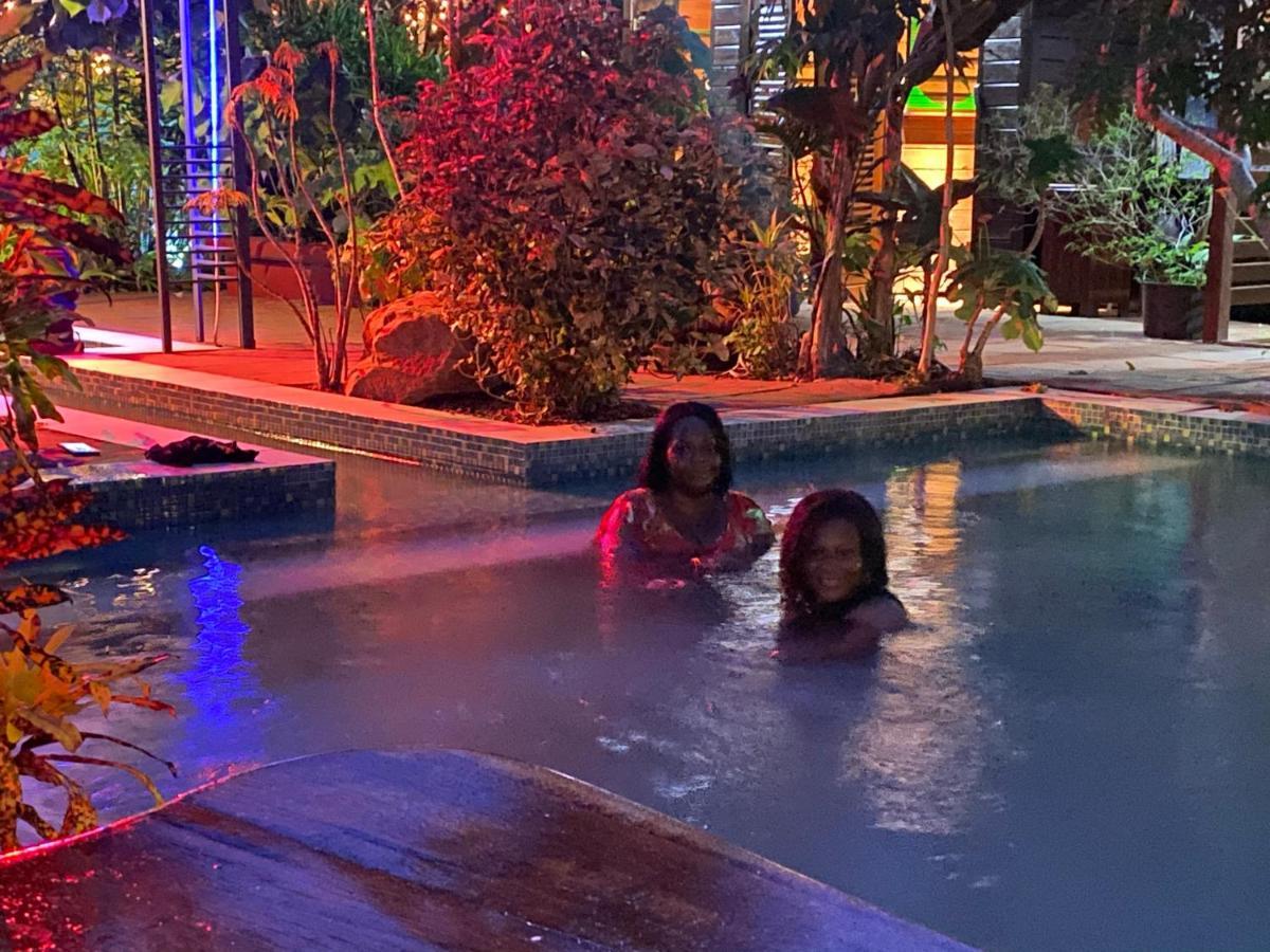 Taman Indah Resort Tamanredjo エクステリア 写真