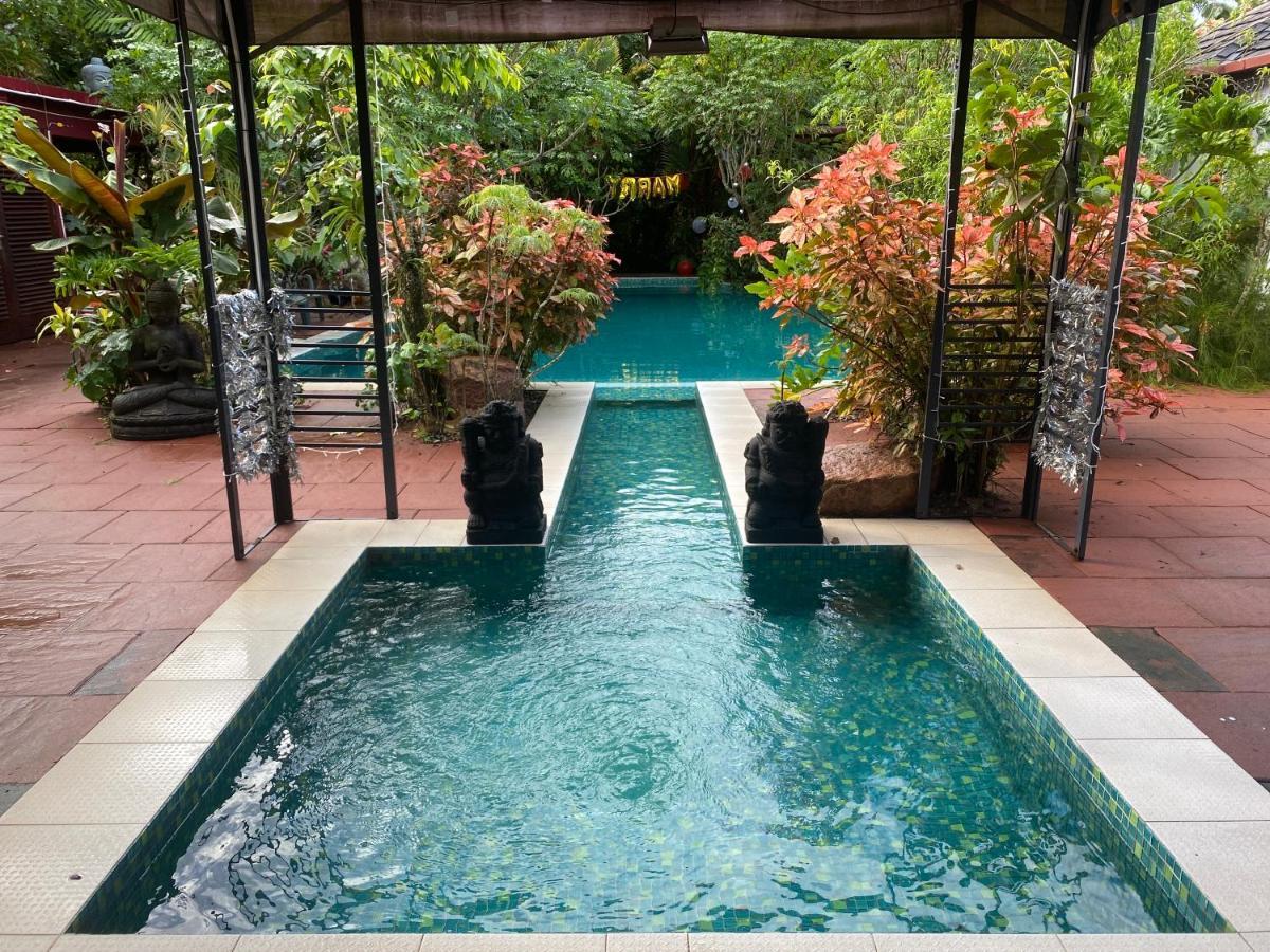 Taman Indah Resort Tamanredjo エクステリア 写真