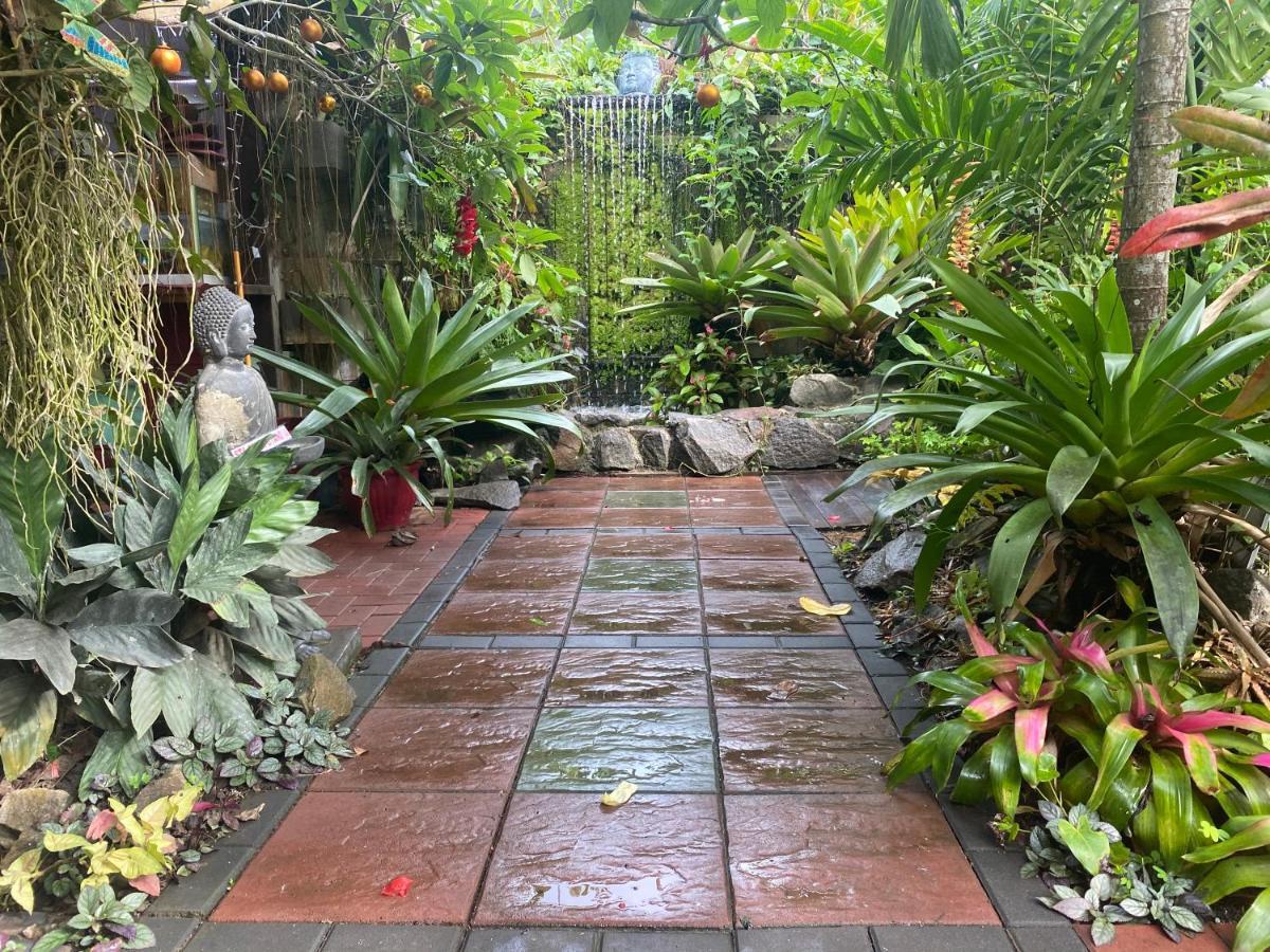 Taman Indah Resort Tamanredjo エクステリア 写真