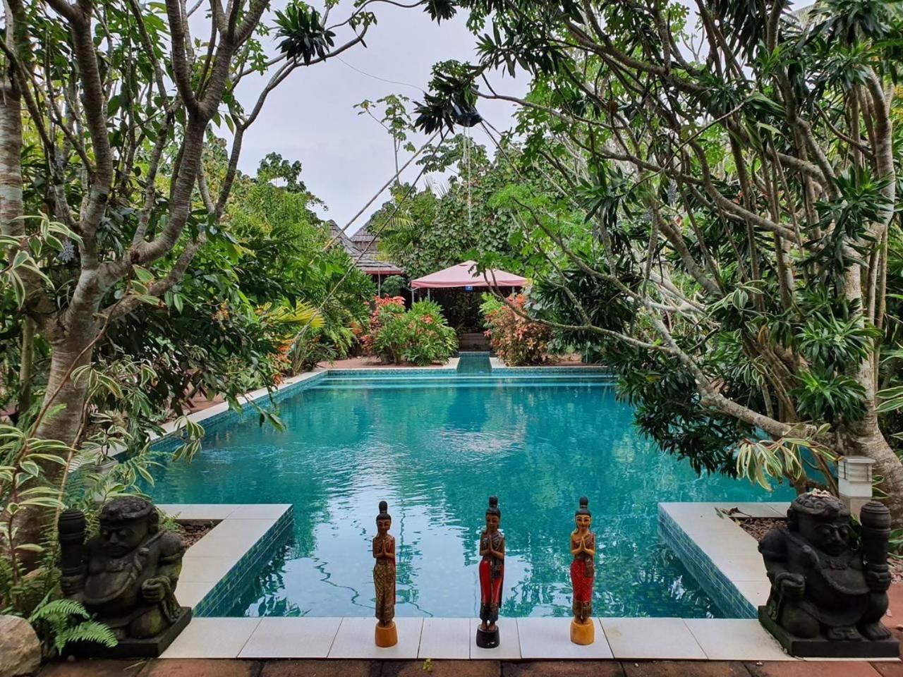 Taman Indah Resort Tamanredjo エクステリア 写真