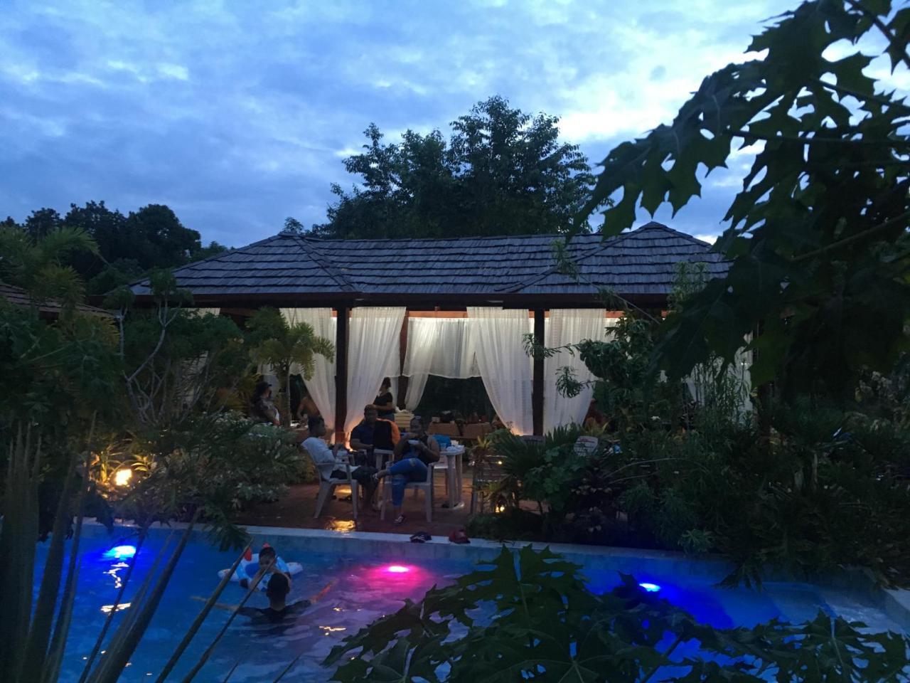 Taman Indah Resort Tamanredjo エクステリア 写真