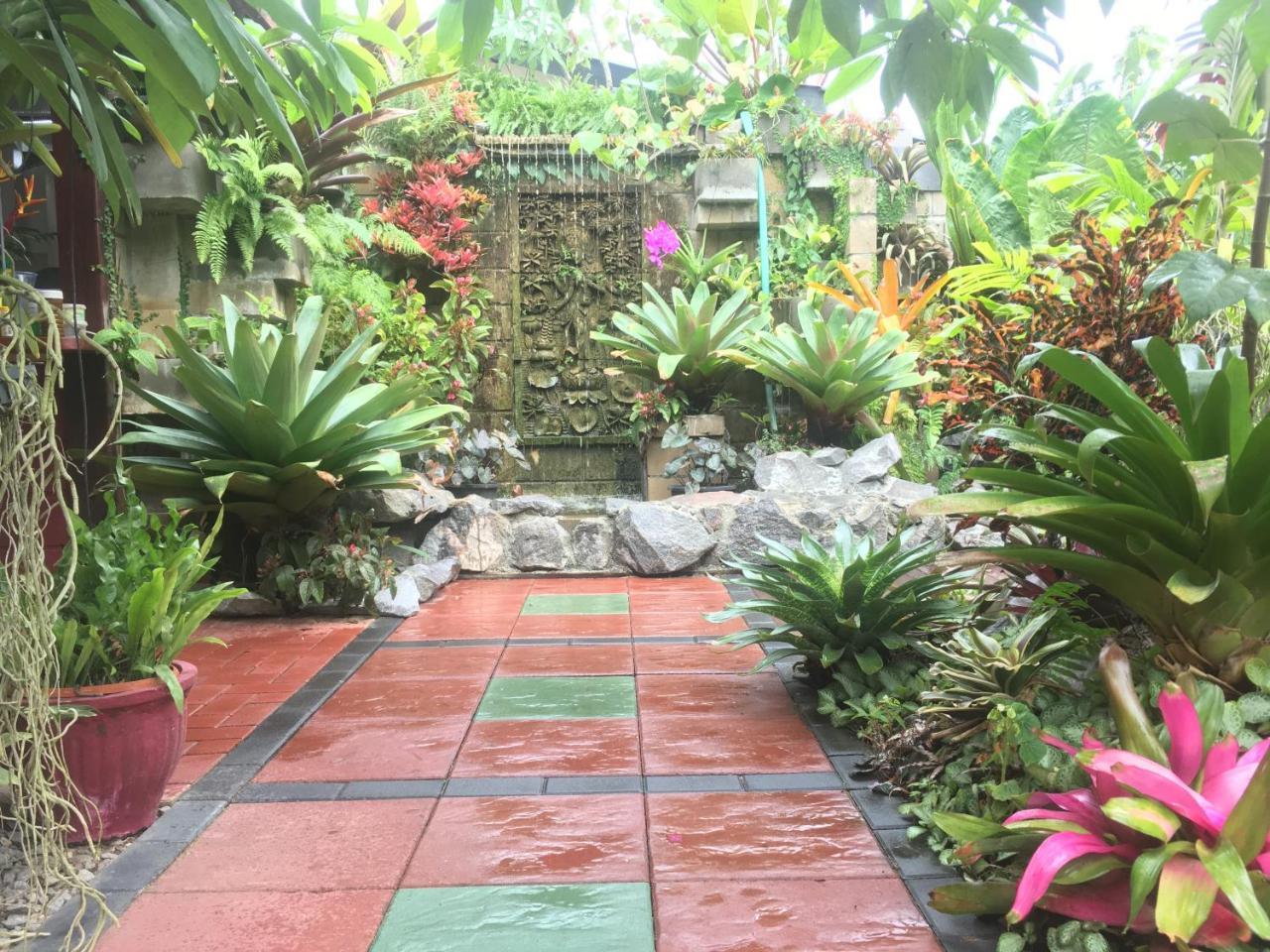 Taman Indah Resort Tamanredjo エクステリア 写真