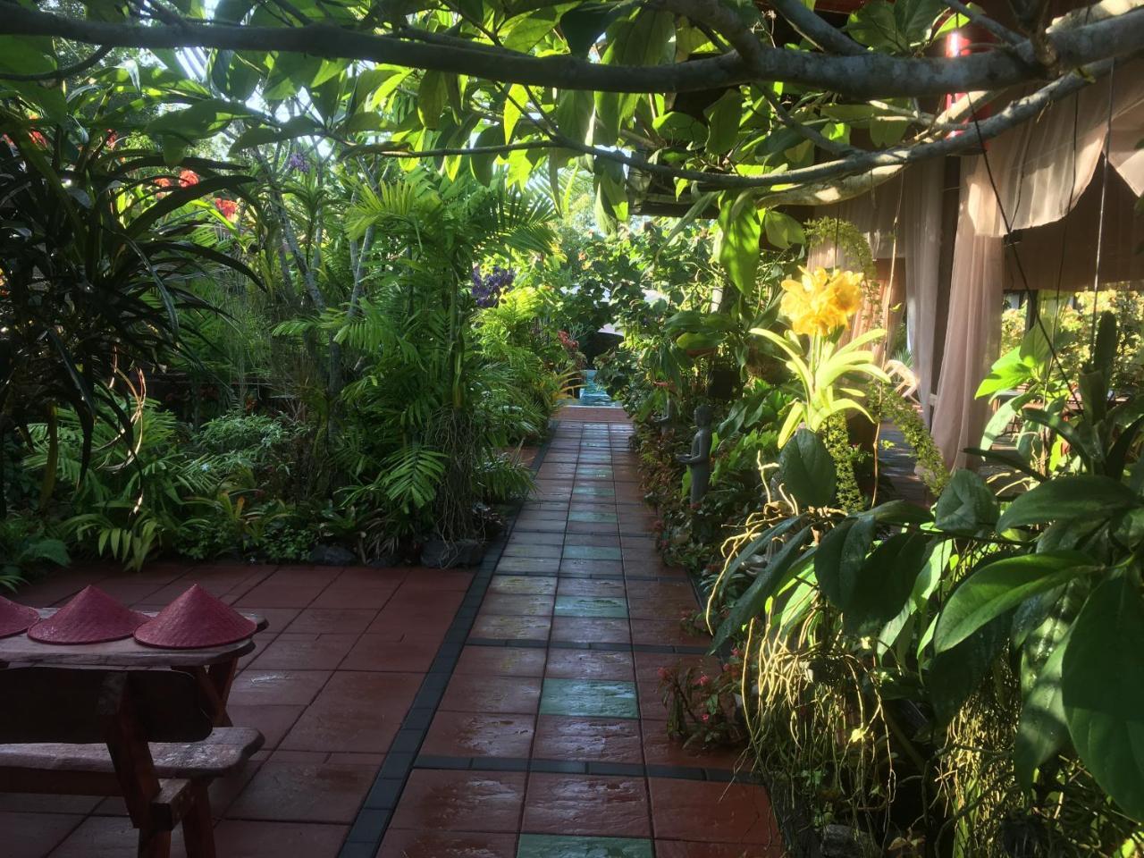 Taman Indah Resort Tamanredjo エクステリア 写真